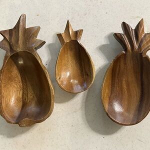 Hand Carved Brown Monkey Pod Wood Pineapple Shaped Serving Bowl Set of 3